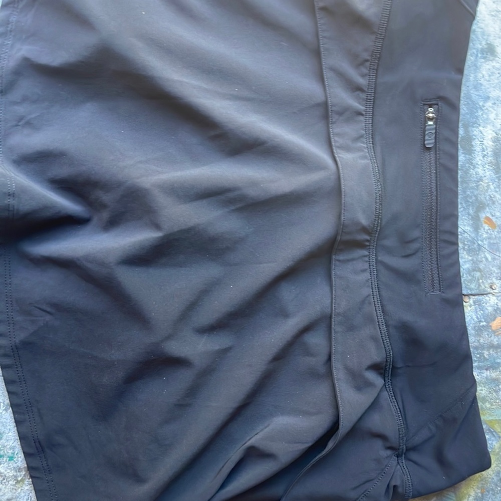 Play off the pleats skirt--worn once, excellent condition